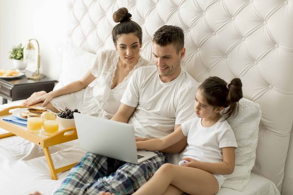 Comment réussir à organiser des séances de lecture en famille, avec des livres adaptés à tous les âges ?